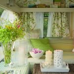 Grønt og hvidt veranda interiør
