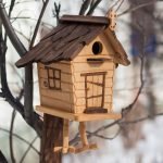 Birdhouse w formie chaty