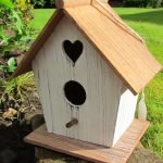Birdhouse na may puso
