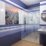 Violett-weißes Badezimmer