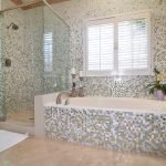 Mosaico en la decoración del baño.