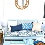 Sofa biru dalam gaya provensi