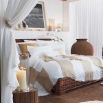 Уютна спалня с пердета