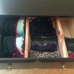 Method for storing laundry in a drawer