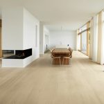 Lyse gulv forbedrer rommet