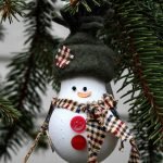 Hračka vianočného stromu zo starej lampy