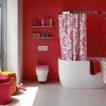 Lukisan dinding di bilik mandi dengan cat merah