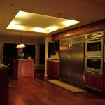 Iluminación cálida de la cocina