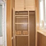 Petite armoire en bois