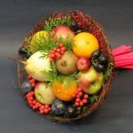 Μπουκέτο με φρούτα και μούρα