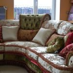Sofa su pagalvėmis