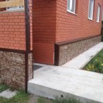 Passagem de concreto para a varanda