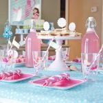 Tematyczne ustawienie stołu na przyjęcie dla dzieci