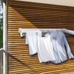 Secadora de ropa en el balcón