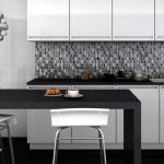 Mozaic alb-negru spre bucătărie