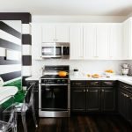 Alternativer for design av svart og hvitt kjøkken