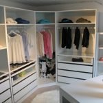 Mini kleedkamer van de bijkeuken