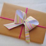 Gift wrapping bow