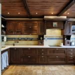 Дървен таван в кухнята