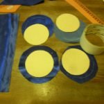 Couper des cercles en carton et en tissu