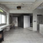 Interior de cocina gris