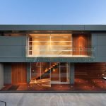 Moderní dvoupodlažní dům