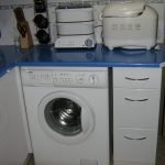 Máquina de lavar roupa na cozinha 6 sq. M.
