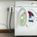 Ligar uma máquina de lavar roupa