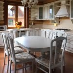 Kjøkkenbord med stoler