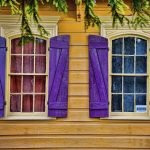 Obloane pentru ferestre pentru căsuțe de vară: tipuri și confecționări