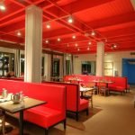 Restoran dengan warna merah