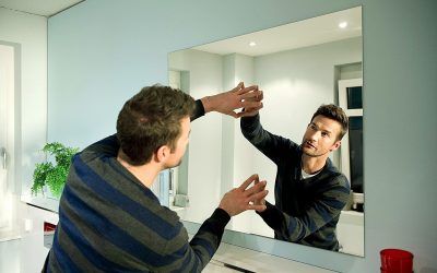 Façons de monter le miroir au mur