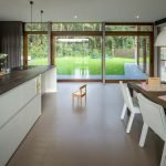 Design de bucătărie cu geamuri panoramice