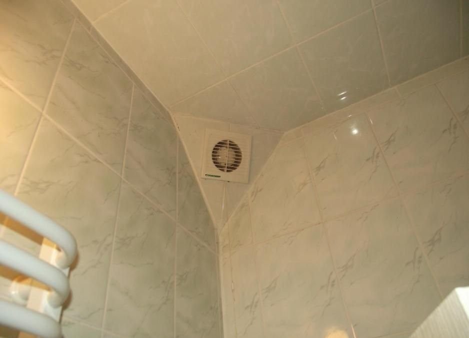 Rektangulær ventilasjon på badet
